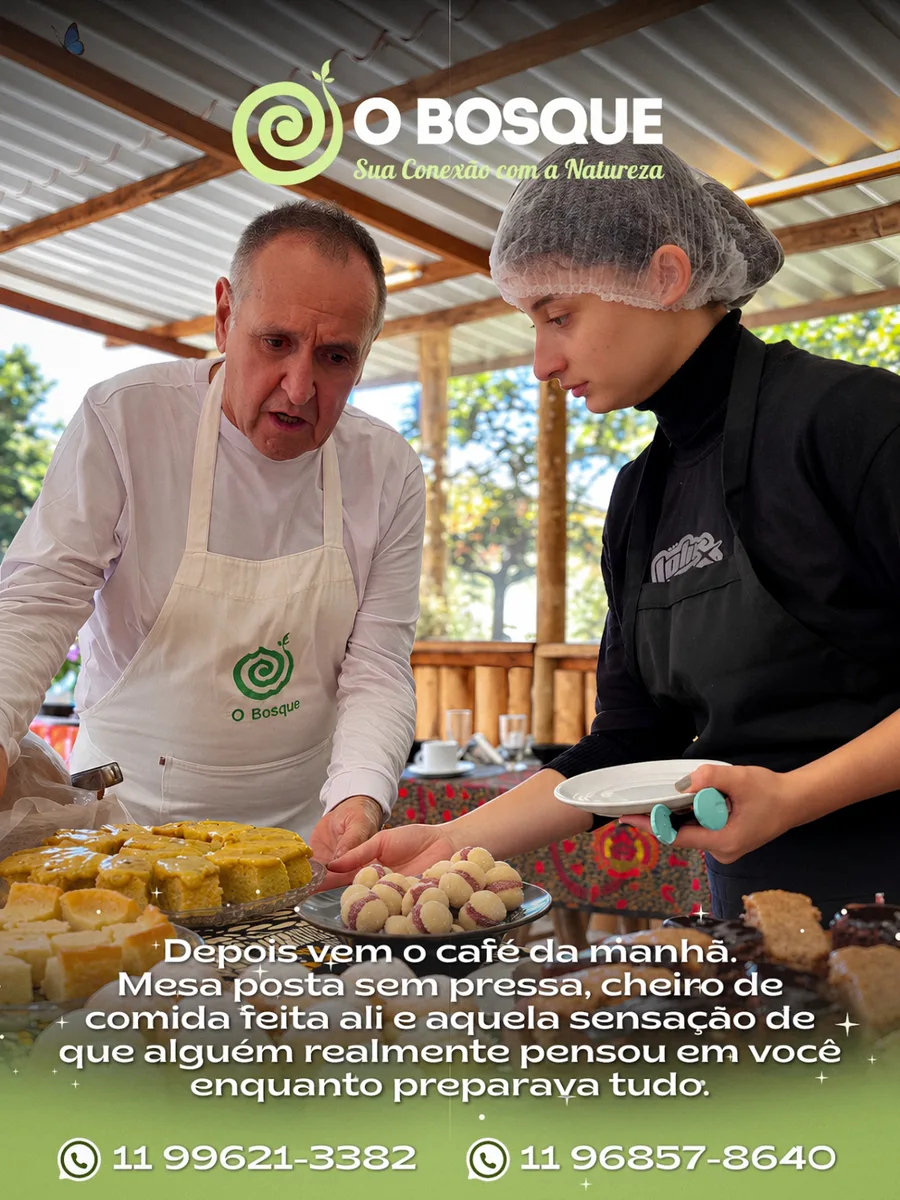 Equipe preparando o café da manhã artesanal do O Bosque