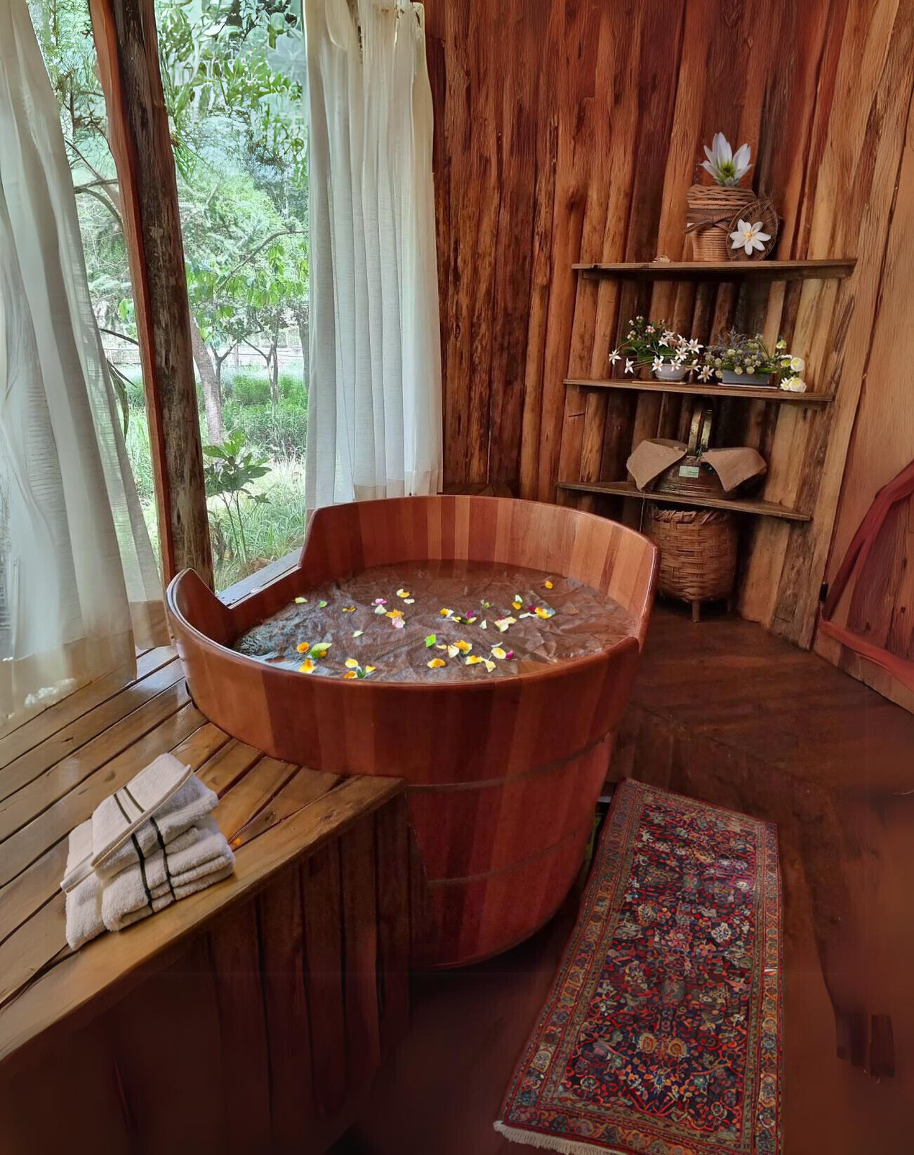 Ofurô com ervas do herbário do SPA Azaleia